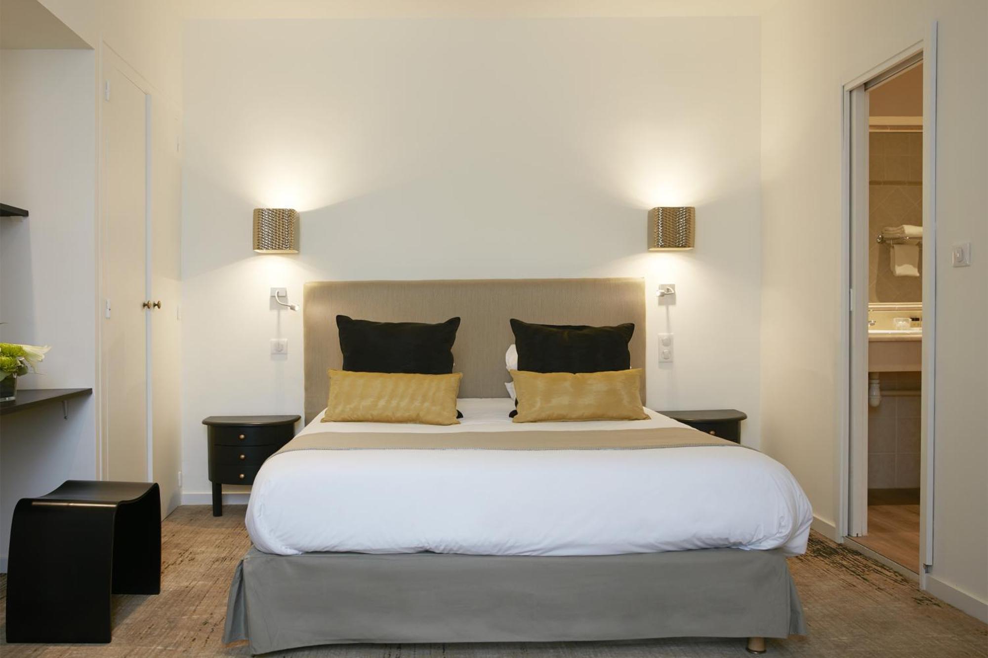 Logis Hotel - Restaurant Maison Claude Darroze Langon  Dış mekan fotoğraf