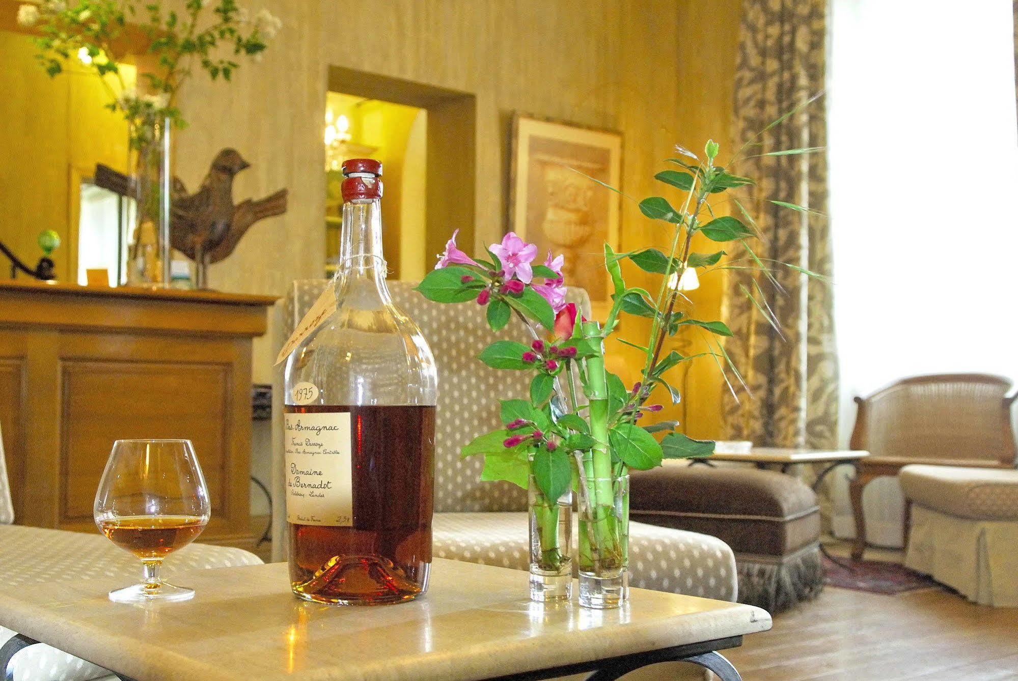 Logis Hotel - Restaurant Maison Claude Darroze Langon  Dış mekan fotoğraf