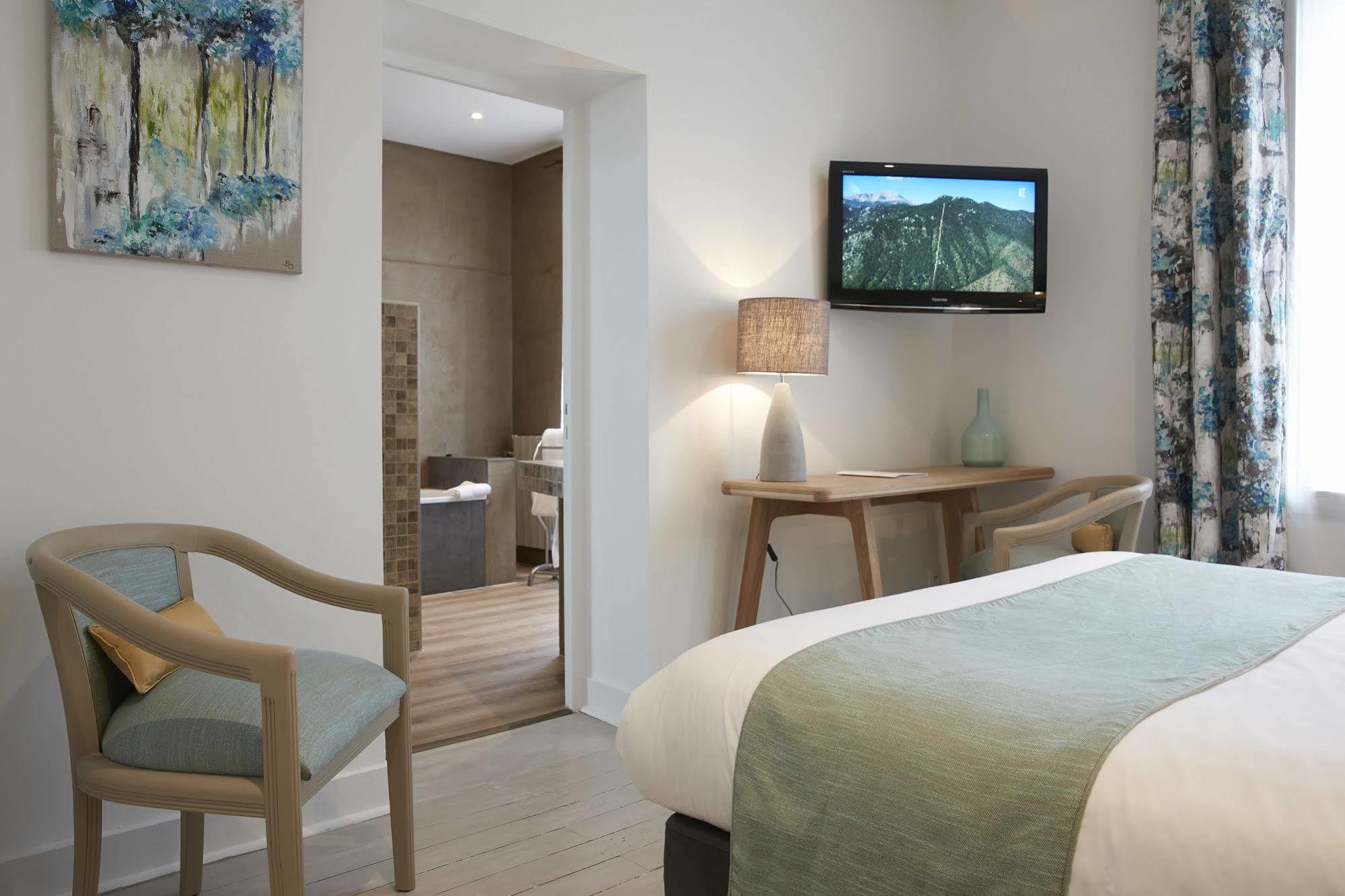 Logis Hotel - Restaurant Maison Claude Darroze Langon  Dış mekan fotoğraf